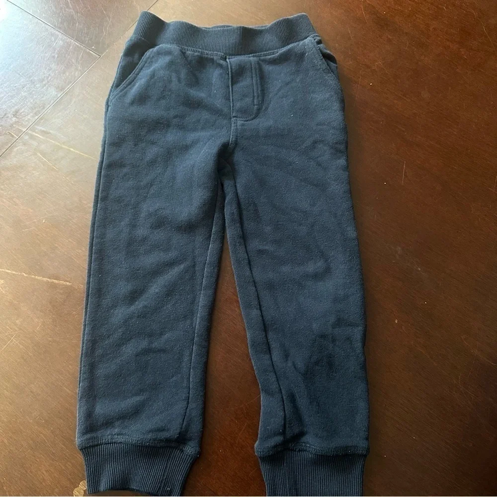 KIDS HEADQUARTERS Size 4T Hoodie & Pant Set